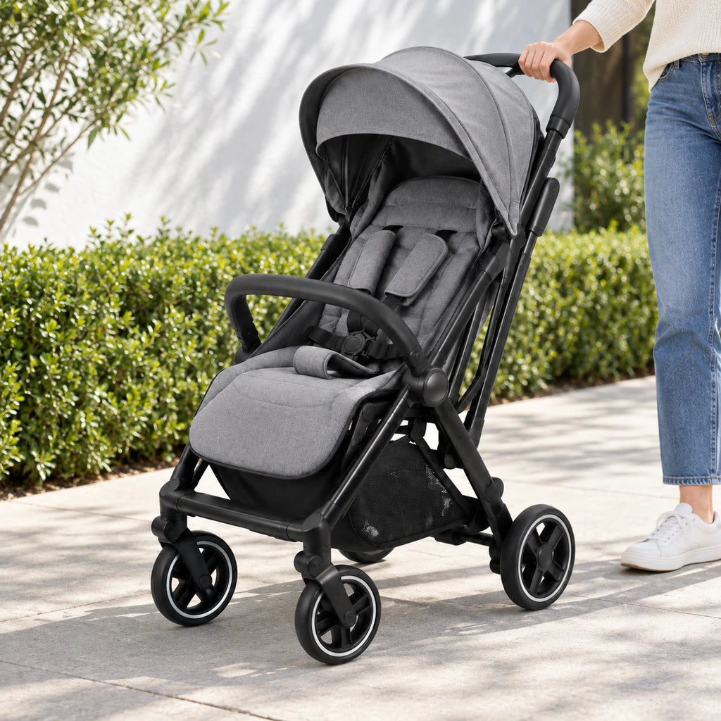Fonsda compact folding travel stroller - Part of the daily outing